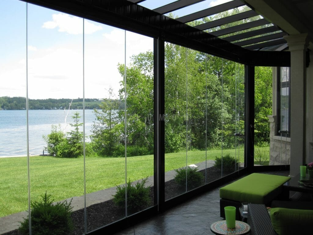 Spend more time outdoors in comfort and style with our frameless retractable glass walls, balcony railings and coverings for balconies, sunrooms and patios.