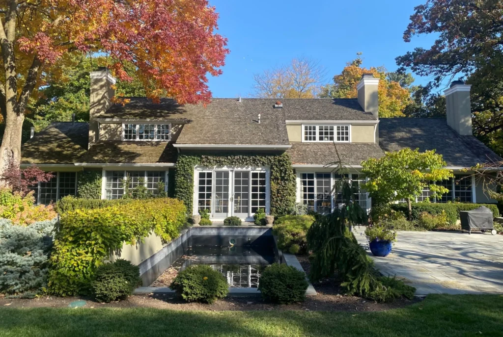 Arts and Crafts style house in lake forest