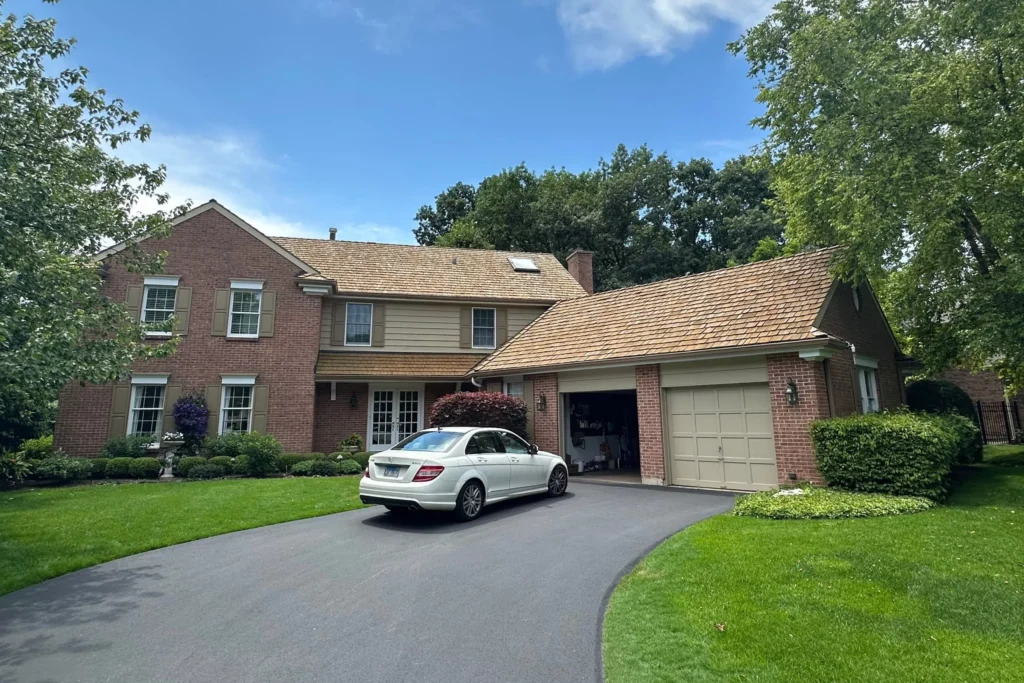 Colonial Revival style house in lake forest